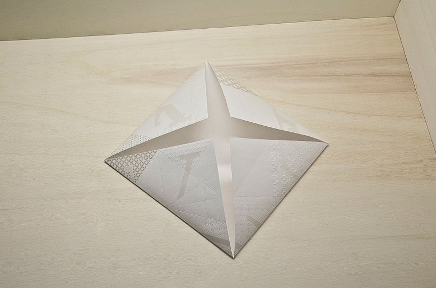 ../pictures/pic_big/news/1359195657_05 Happycentro origami invitation g.jpg